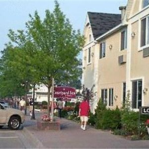 Court Plaza Inn & Suites Of Mackinaw